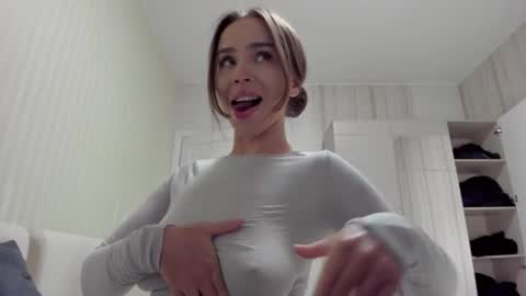Snapshot of aminaswan_ chatting on 06-26-26, 10:14 Kristina online show from 06-26-26, 10:14