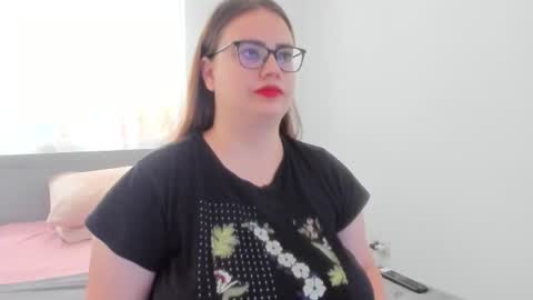 Amira Vyxen online show from 06-30-26, 08:04