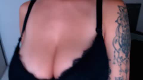 Snapshot of ammanda_ chatting on 05-15-26, 11:23 diana online show from 05-15-26, 11:23