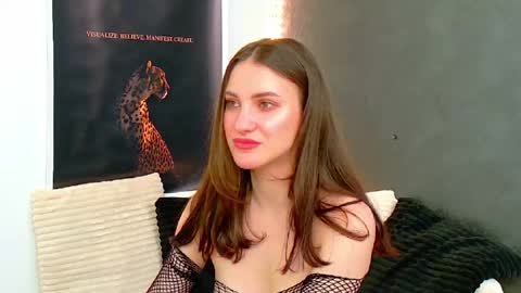 Snapshot of ammirra_a chatting on 05-08-26, 04:29 Amira online show from 05-08-26, 04:29