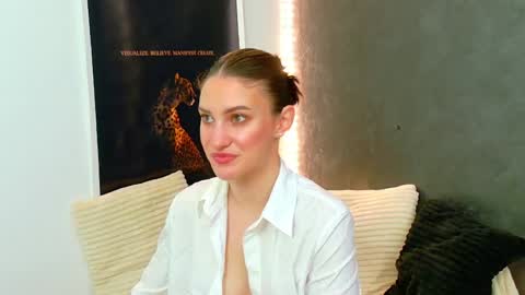 Snapshot of ammirra_a chatting on 05-13-26, 04:32 Amira online show from 05-13-26, 04:32