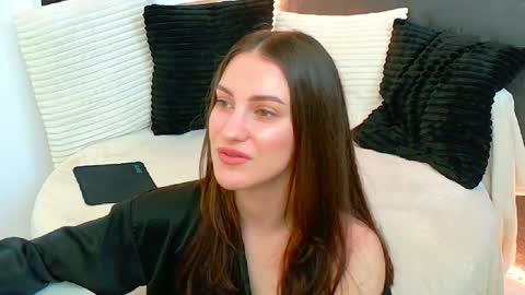 Snapshot of ammirra_a chatting on 05-26-26, 04:30 Amira online show from 05-26-26, 04:30