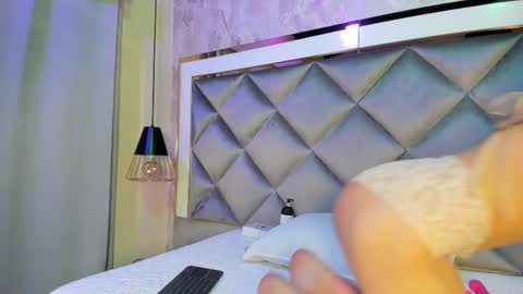 Snapshot of ammy_durand chatting on 02-23-25, 02:51 ammy durand online show from 02-23-25, 02:51