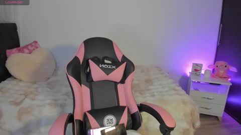 Snapshot of ammy_rodriguez_ chatting on 09-16-25, 01:39 Ammy online show from 09-16-25, 01:39