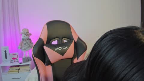 Snapshot of ammy_rodriguez_ chatting on 12-14-25, 02:17 Ammy online show from 12-14-25, 02:17