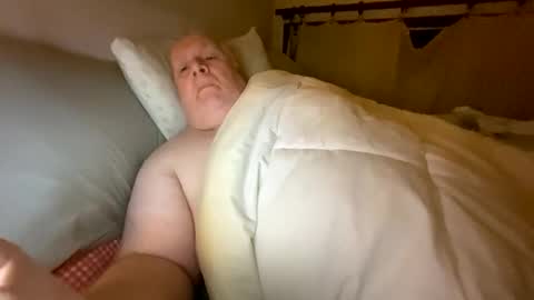 Snapshot of amor196112 chatting on 11-08-25, 09:02 amor196112 online show from 11-08-25, 09:02