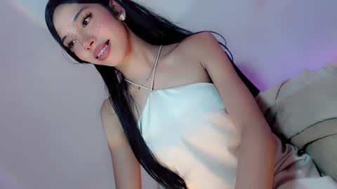 Snapshot of amor_pleasure chatting on 12-27-24, 07:51 Belle Tylor online show from 12-27-24, 07:51