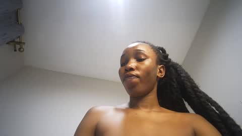 Snapshot of amunetlover chatting on 09-12-25, 12:05 shantel online show from 09-12-25, 12:05