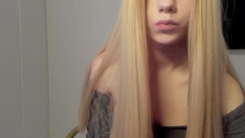 Snapshot of amy1_1 chatting on 10-06-25, 07:39 amy1_1 online show from 10-06-25, 07:39