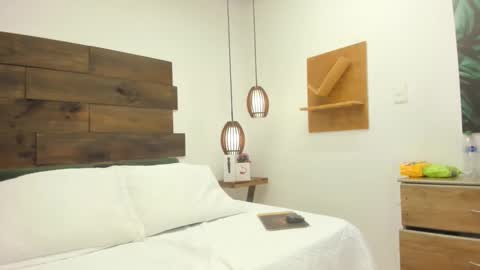 Snapshot of amy_bubble chatting on 09-13-25, 12:05 Bel online show from 09-13-25, 12:05