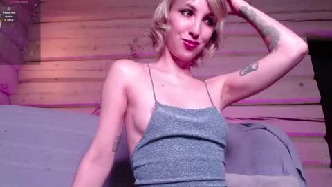 Snapshot of amy_glorious chatting on 04-25-26, 04:15 Amy online show from 04-25-26, 04:15