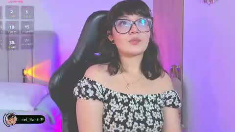 Snapshot of amy_lit chatting on 07-06-26, 10:01 Hello I am Allison Welcome to my room and let is have a good time together whith me online show from 07-06-26, 10:01