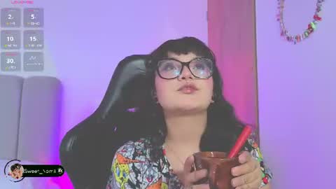 Snapshot of amy_lit chatting on 07-10-26, 10:01 Hello I am Allison Welcome to my room and let is have a good time together whith me online show from 07-10-26, 10:01