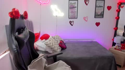 Snapshot of amy_sophiaa chatting on 02-15-25, 02:00 Amy sophia 3 online show from 02-15-25, 02:00