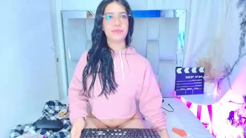 Snapshot of amy_swann chatting on 03-28-26, 01:11 Amy online show from 03-28-26, 01:11