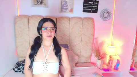 Snapshot of amy_swann chatting on 05-27-26, 11:51 Amy online show from 05-27-26, 11:51