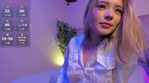 Snapshot of amy_thompson01 chatting on 10-10-25, 11:20 Amy online show from 10-10-25, 11:20