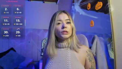 Snapshot of amy_thompson01 chatting on 10-17-25, 11:57 Amy online show from 10-17-25, 11:57