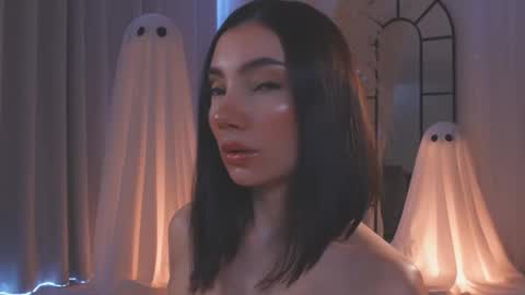 Amy Armstrong online show from 10-28-25, 07:38