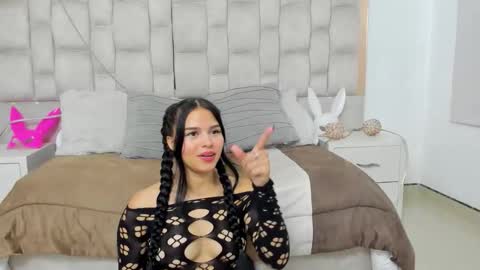 Amy Cortes online show from 11-29-25, 07:39