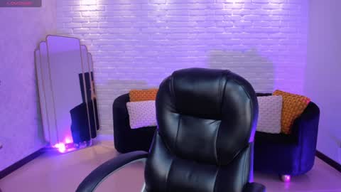 Snapshot of amydavis_ chatting on 12-27-24, 07:35 Amy  online show from 12-27-24, 07:35