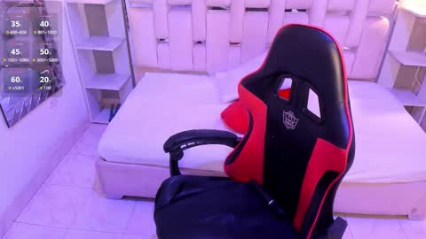 amyevan_ online show from 10-11-25, 10:19