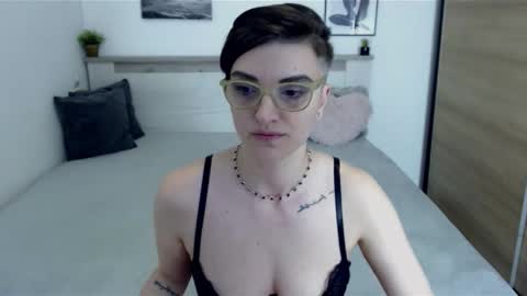 Snapshot of amylexy chatting on 04-07-26, 11:43 Hi there guys My pleasure in your hands pvt is open online show from 04-07-26, 11:43