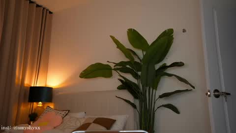 Snapshot of amylure chatting on 05-12-26, 02:14 amylure online show from 05-12-26, 02:14