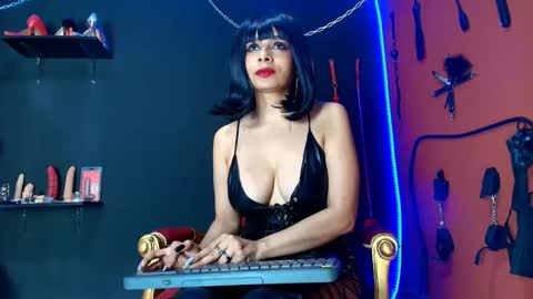 Snapshot of amymistress chatting on 10-01-25, 09:32 Amy Wong Grey online show from 10-01-25, 09:32