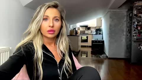 amyroberta92 online show from 02-18-25, 10:16