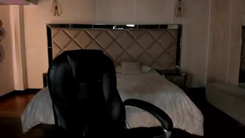 AMY R  online show from 05-25-26, 12:16