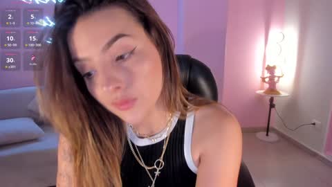 Snapshot of amywoods chatting on 12-28-24, 06:18 online show from 12-28-24, 06:18