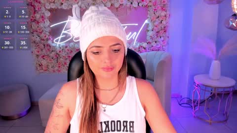 Snapshot of amywoods chatting on 01-11-25, 02:09 online show from 01-11-25, 02:09