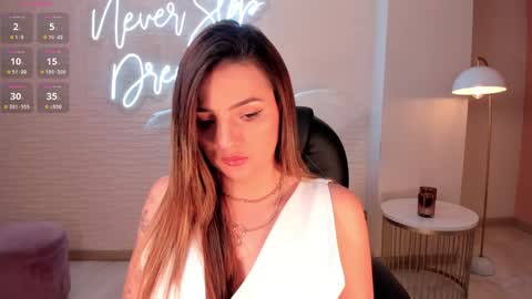 Snapshot of amywoods chatting on 01-21-25, 06:54 online show from 01-21-25, 06:54