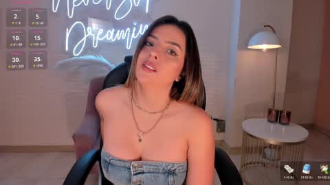 Snapshot of amywoods chatting on 01-22-25, 01:10 online show from 01-22-25, 01:10
