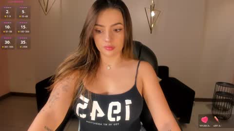 Snapshot of amywoods chatting on 02-09-25, 10:20 online show from 02-09-25, 10:20