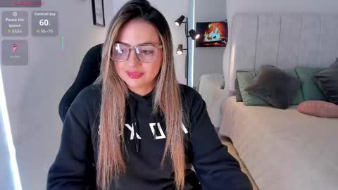 Snapshot of amywoods chatting on 05-04-26, 08:05 online show from 05-04-26, 08:05