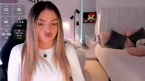 Snapshot of amywoods chatting on 05-23-26, 04:00 online show from 05-23-26, 04:00
