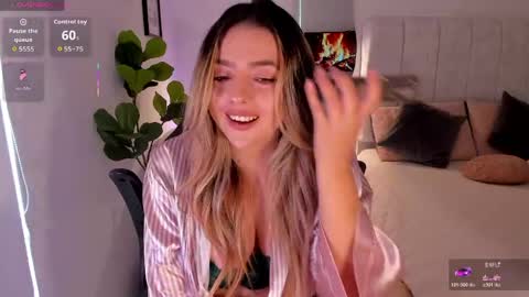Snapshot of amywoods chatting on 05-30-26, 02:03 online show from 05-30-26, 02:03
