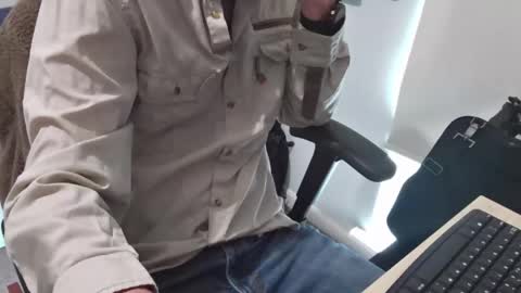 A online show from 04-21-26, 08:53