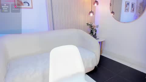 Snapshot of ana_ev chatting on 11-21-25, 05:28 Ana online show from 11-21-25, 05:28