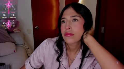 Snapshot of ana_m_ chatting on 06-17-26, 09:23 Ana online show from 06-17-26, 09:23