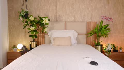 Snapshot of ana_maria11 chatting on 12-20-25, 03:35 Ana online show from 12-20-25, 03:35