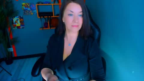 Snapshot of ana_mills chatting on 05-01-26, 10:09 Ana online show from 05-01-26, 10:09