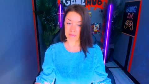 Snapshot of ana_mills chatting on 05-05-26, 10:01 Ana online show from 05-05-26, 10:01
