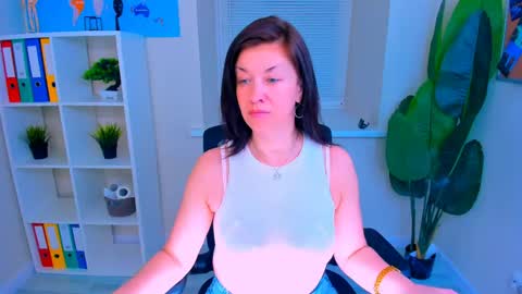 Snapshot of ana_mills chatting on 05-19-26, 10:10 Ana online show from 05-19-26, 10:10