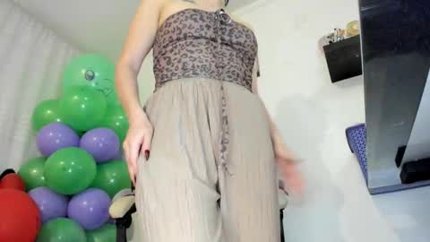 Snapshot of ana_ruuh chatting on 10-27-25, 10:47 Im anna but you can call me as you want online show from 10-27-25, 10:47