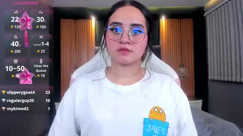 Snapshot of ana_taylor2 chatting on 02-06-25, 10:43 Ana online show from 02-06-25, 10:43