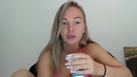 Snapshot of anabeatrice29 chatting on 10-26-25, 07:42 Ana online show from 10-26-25, 07:42