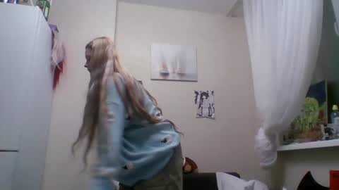 Malvina online show from 06-25-26, 09:41
